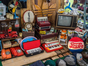 Vintage items &copy; Fhaizal Mazlan/Shutterstock.com